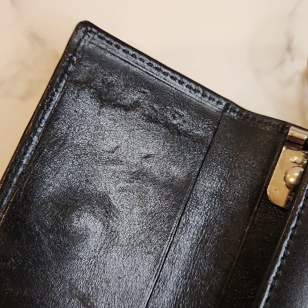 Authentic Gucci 6 Key Case